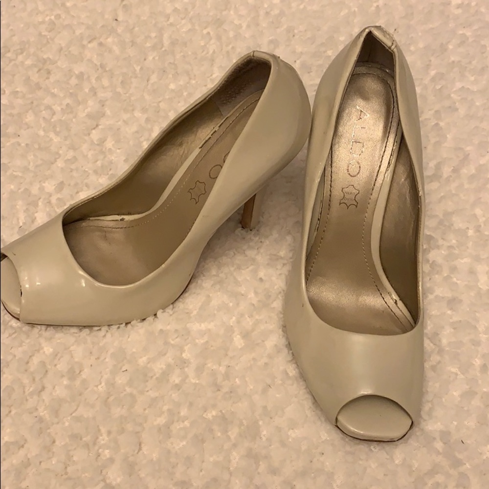 Aldo heels in light creme color size 6